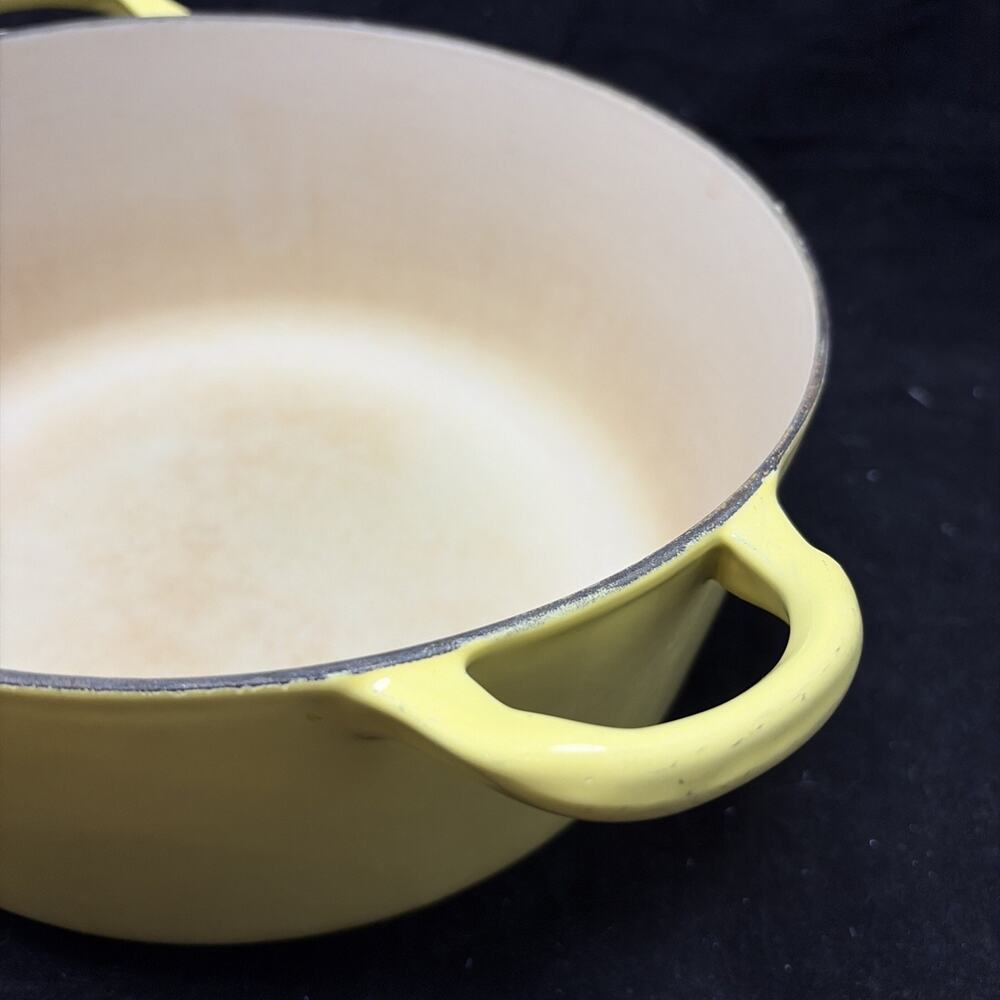 Vintage 1950’s Le Creuset 4.5 qt Yellow Enameled Cast Iron Dutch Oven “E” Chip - Picture 10 of 12